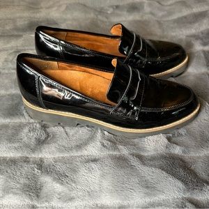 Vionic black patent Cheryl loafer 8.5